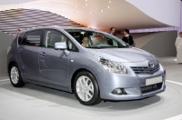 Новая семиместная Toyota появится в апреле 