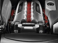 Компания Audi сделает обновленные суперкары R8 мощнее