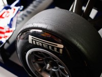 Pirelli не намерена поставлять командам Формулы-1 жесткие покрышки до конца текущего сезона