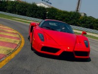 Ferrari начала испытания гибридного преемника суперкара Enzo