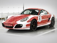 Porsche украсила Cayman портретами 2 миллионов своих подписчиков в Facebook (фото)