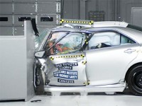 Две Toyota провалили американские краш-тесты