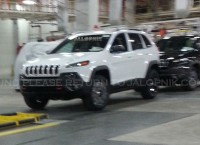 В сеть попали первые фотографии нового Jeep Cherokee