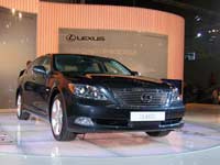 Lexus представил в России новый LS 460 Lexus представил в России новый LS 460