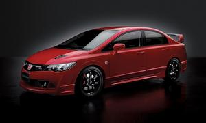 Недоделанный Honda Civic Type R довели до ума.
Недоделанный Honda Civic Type R довели до ума.
