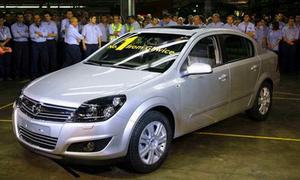 Opel Astra нового поколения сошел с конвейера Opel Astra нового поколения сошел с конвейера