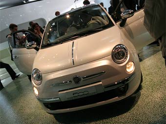 Скандальная британская художница раскрасила Fiat 500
Скандальная британская художница раскрасила Fiat 500