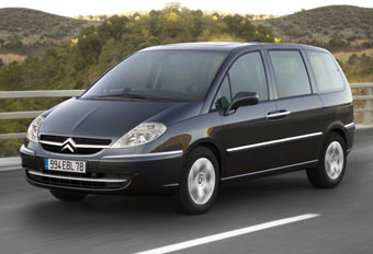 Citroen представил обновленный минивэн C8
Citroen представил обновленный минивэн C8