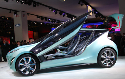 Mazda показала свое будущее Mazda показала свое будущее