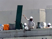 Корейская полиция взяла штурмом завод SsangYong
Корейская полиция взяла штурмом завод SsangYong