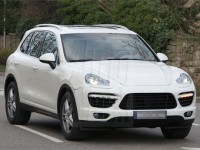 Шпионские фотографии внедорожника Porsche Cayenne следующего поколения Шпионские фотографии внедорожника Porsche Cayenne следующего поколения