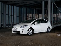 Toyota ������� ������� Prius ��-�� ������� � ���������