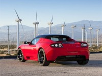 Tesla отзывает электро-родстеры из-за проблем с проводами Tesla отзывает электро-родстеры из-за проблем с проводами