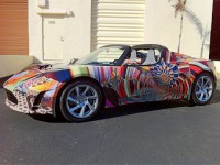 Электрокар Tesla разрисовали к ярмарке современного искусства Электрокар Tesla разрисовали к ярмарке современного искусства