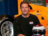 Йос Ферстаппен назвал Петрова худшим гонщиком сезона Йос Ферстаппен назвал Петрова худшим гонщиком сезона