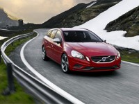 Названы российские цены на универсал Volvo V60
Названы российские цены на универсал Volvo V60