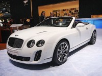 Рекорд скорости на льду отпраздновали спецсерией кабриолета Bentley
Рекорд скорости на льду отпраздновали спецсерией кабриолета Bentley