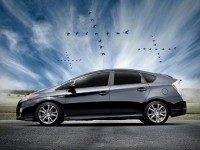 Компания Toyota добавила спортивности гибриду Prius Компания Toyota добавила спортивности гибриду Prius