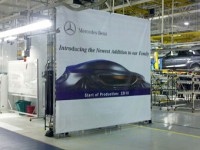 Mercedes-Benz разместил тизер конкурента BMW X6 на конвейере завода Mercedes-Benz разместил тизер конкурента BMW X6 на конвейере завода