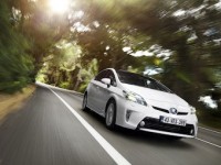 Toyota показала обновленный гибрид Prius (фото) Toyota показала обновленный гибрид Prius (фото)