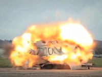 Top Gear взорвал дом на колесах в честь 10-миллионого подписчика (смотреть) Top Gear взорвал дом на колесах в честь 10-миллионого подписчика (смотреть)