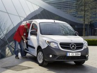 Mercedes-Benz представил первую модель на базе Renault (фото) Mercedes-Benz представил первую модель на базе Renault (фото)