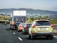 Три Volvo прошли 200 километров на автопилоте Три Volvo прошли 200 километров на автопилоте