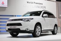 Осенью в России начнут делать новый Mitsubishi Outlander (фото) Осенью в России начнут делать новый Mitsubishi Outlander (фото)