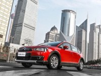 Citroen построил внедорожный хэтчбек C4 (фото) Citroen построил внедорожный хэтчбек C4 (фото)