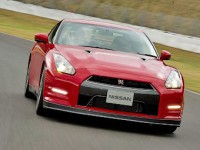 ����������� Nissan GT-R ���� ������� �� ������������