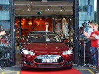 � ������ ������� ������ ���������� Tesla