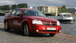 -:  Dodge Avenger   