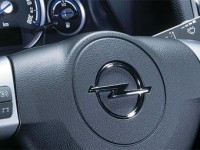 GM      Opel  Magna
