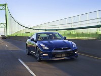 Nissan GT-R       