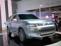  Mitsubishi Outlander    ()